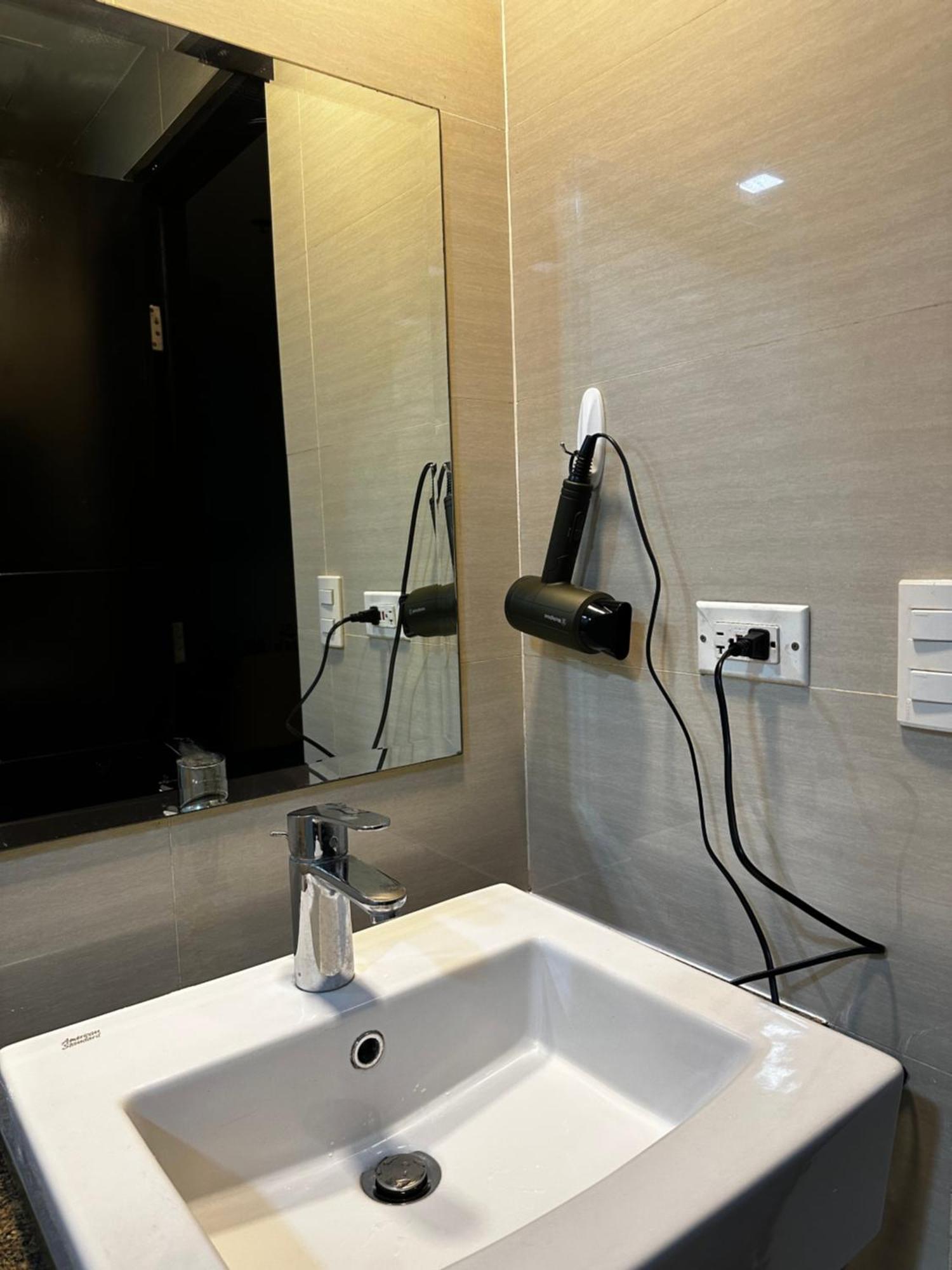 81 Newport Blvd Cluster 4 Unit B 3Rd Flr By Rechelle Nunag Pasay Exterior foto